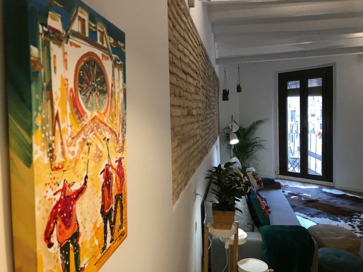 Lovely At Circus Apartment
